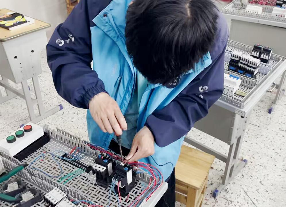 电工技能训练现场 (1).jpg
