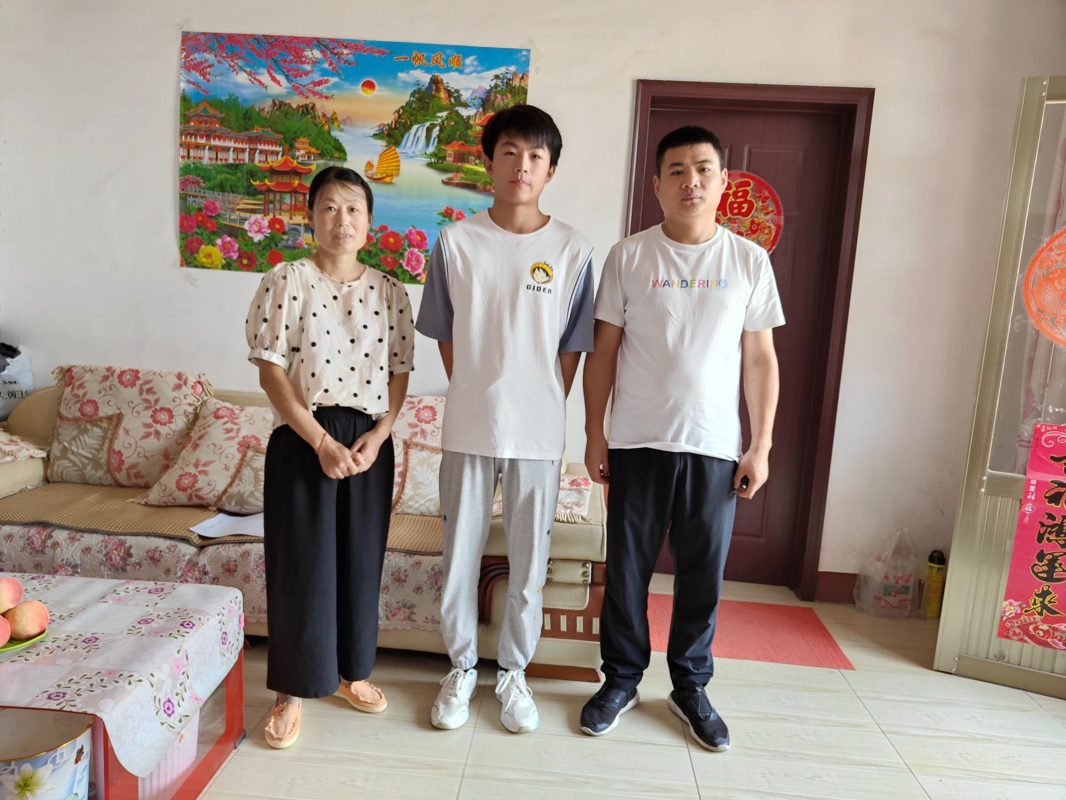 任鄯升老师家访.jpg