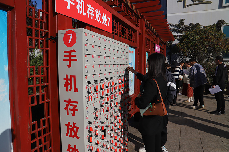 手机存放柜.JPG