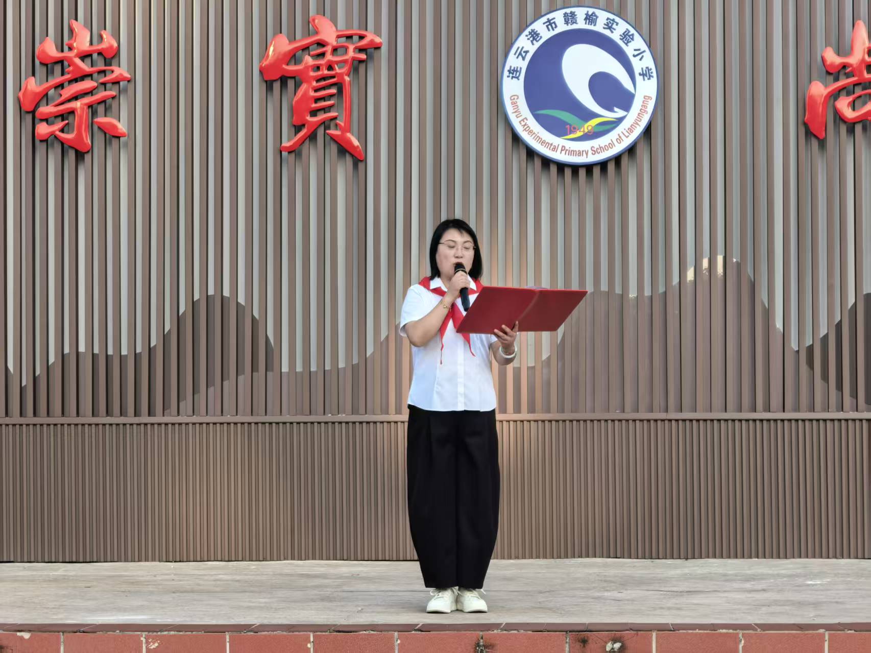 10.校长致辞.jpg