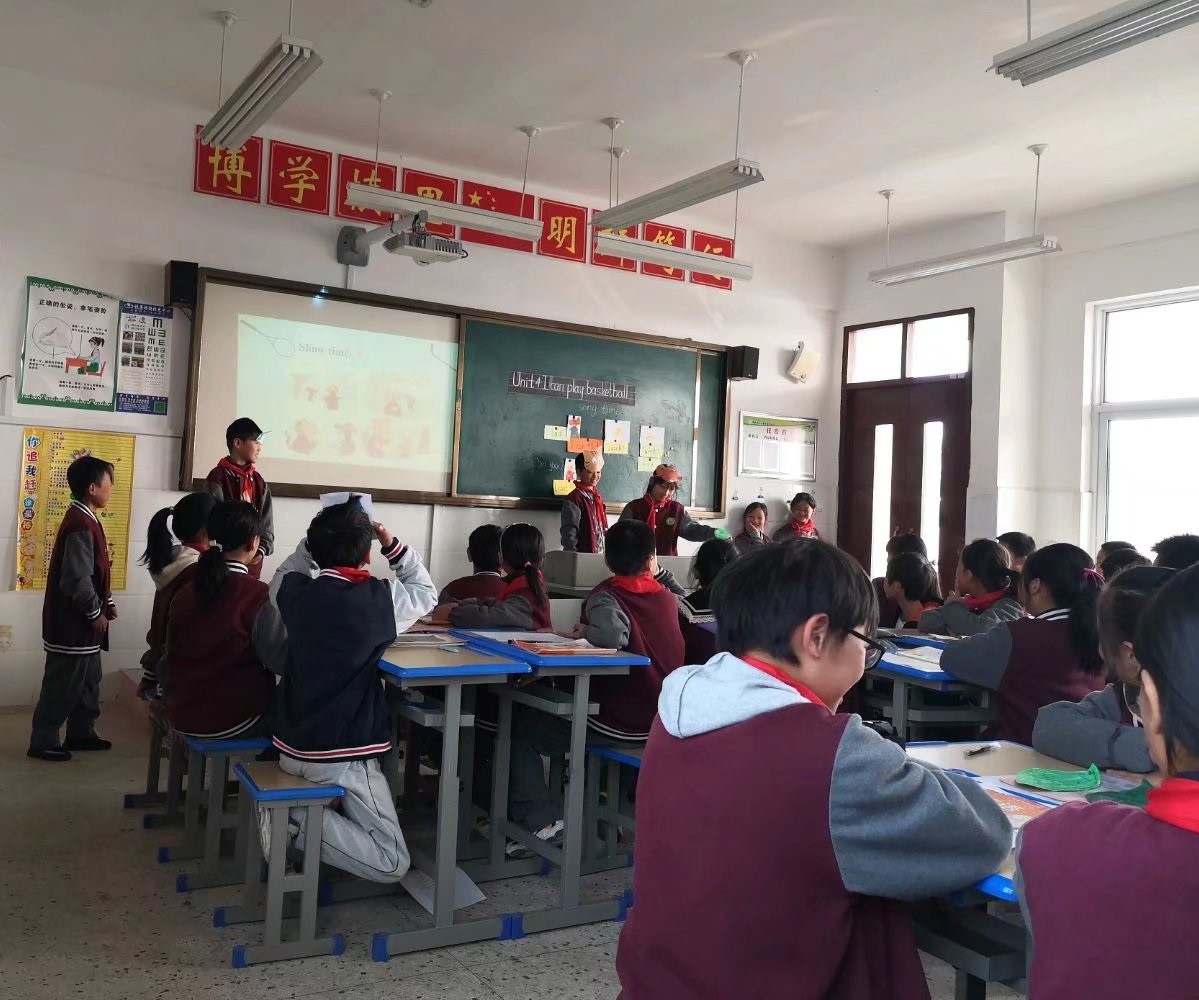学生卡通表演1.jpg