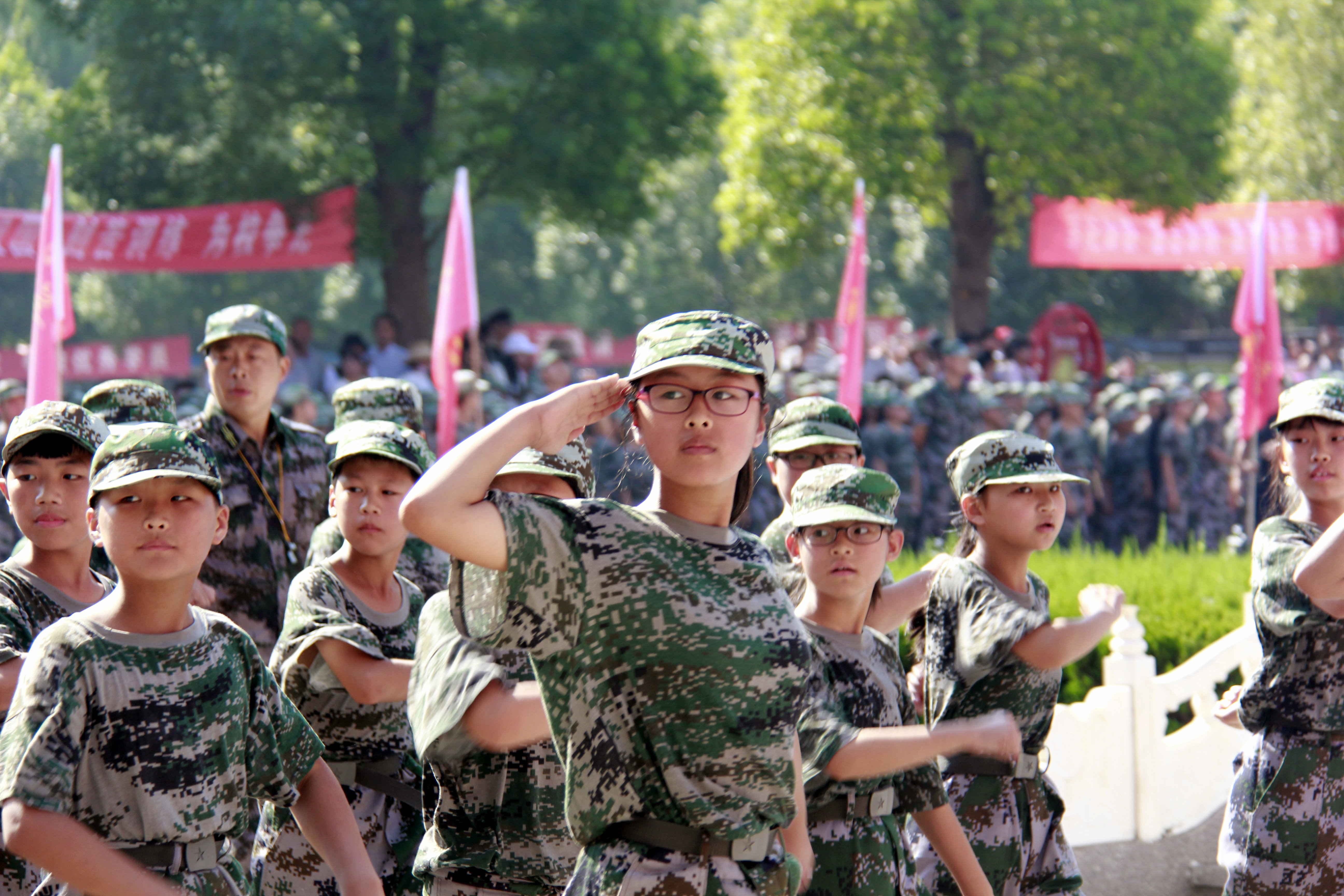 华杰双语学校举行2019级新生军训闭营仪式