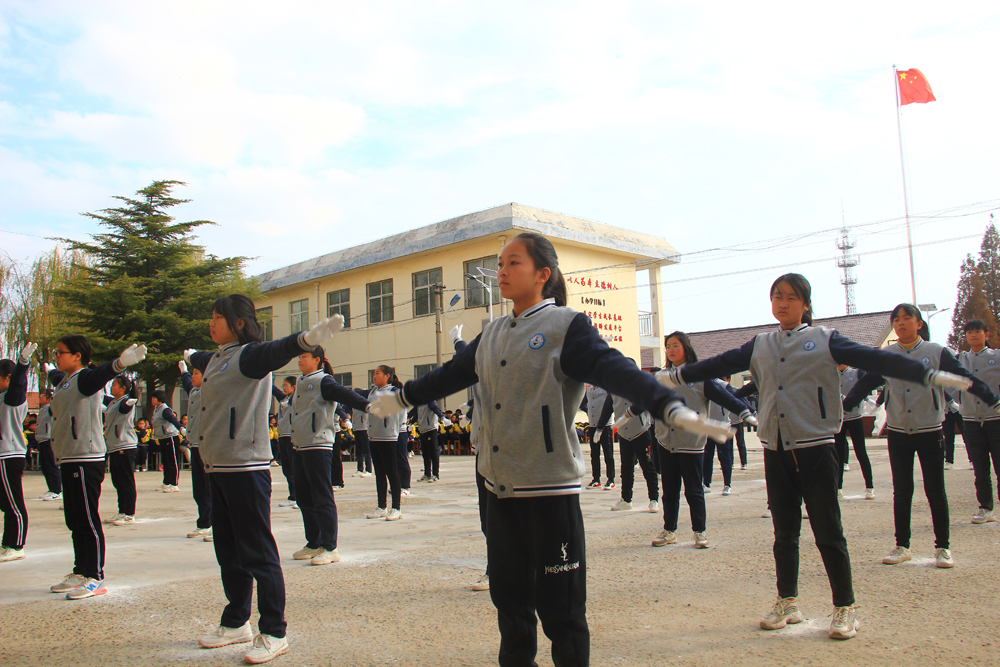 夹山中学举行秋季校园广播操比赛