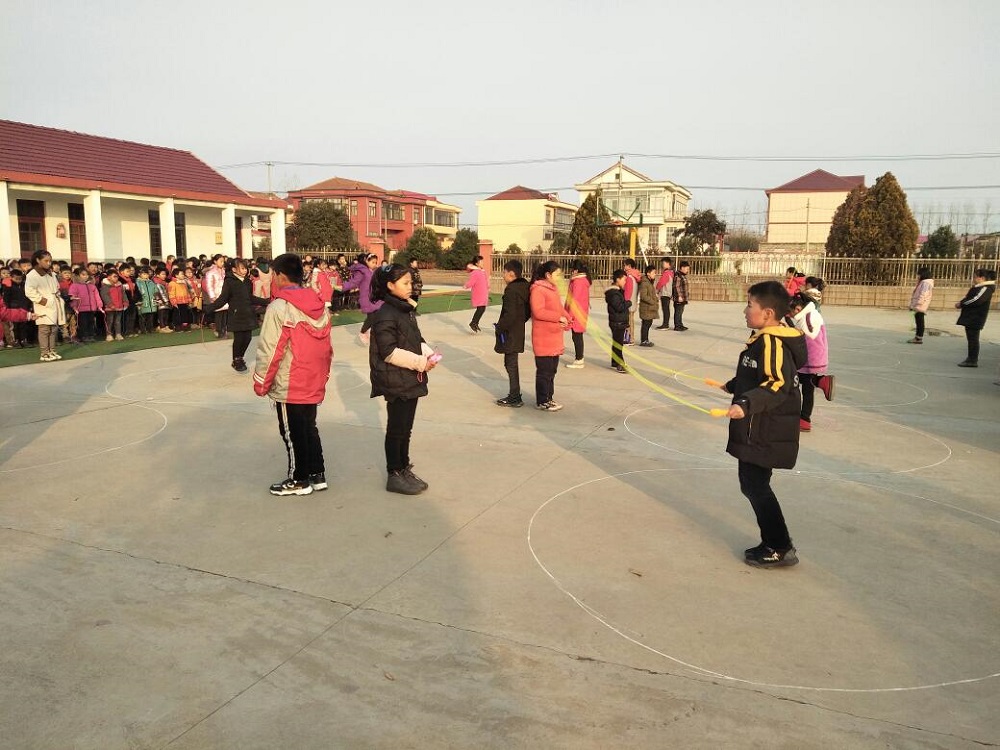 石桥小学让跳绳活动成为大课间一道健身风景线
