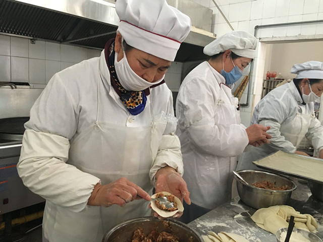 实验幼儿园:厨师大舞台 包子展风采