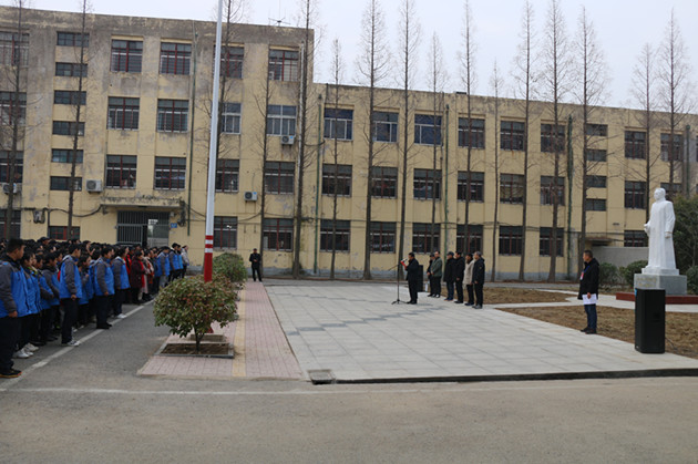 罗阳中学举行74届校友捐赠陶行知雕像揭幕仪式