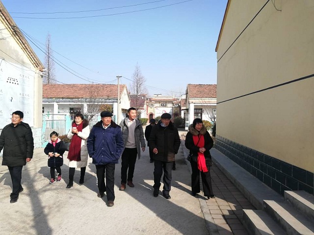 欢墩小学举行退休教师新春座谈会