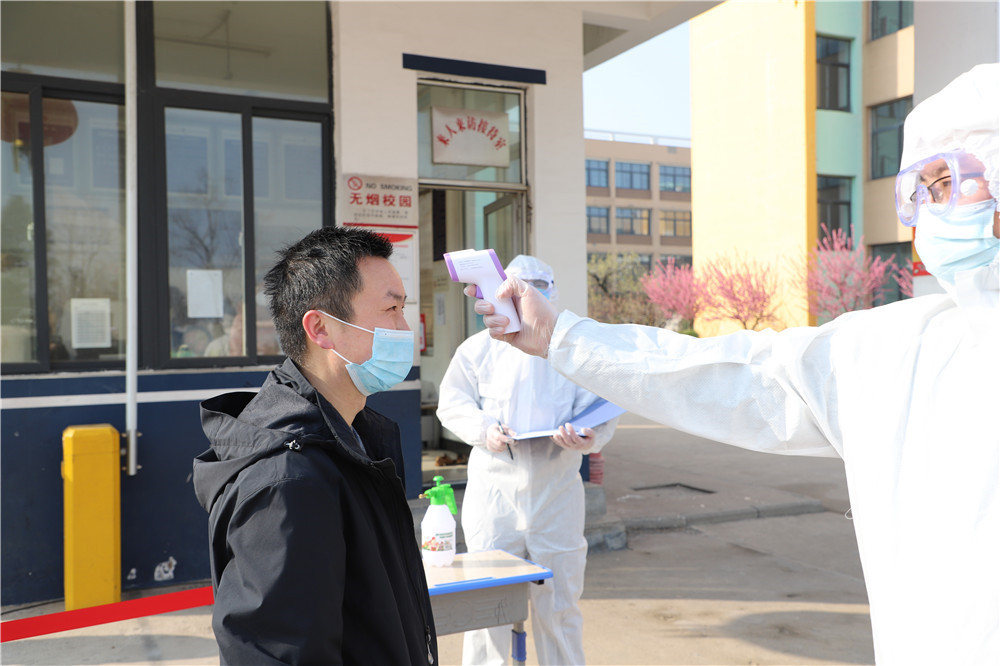 新城实小:实战演练筑牢疫情防线,用心守卫师生健康安全