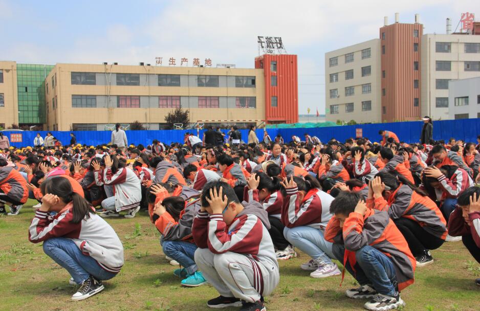 城南小学:警钟长鸣,学校举行应急疏散演练活动