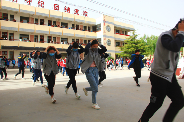 夹山中学举行防灾减灾疏散演练活动 - 赣榆教育在线