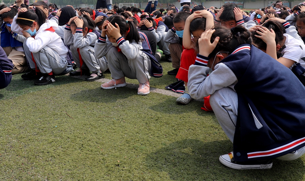 黄海路小学开展"全国防灾减灾日"宣传教育暨防震减灾演练活动