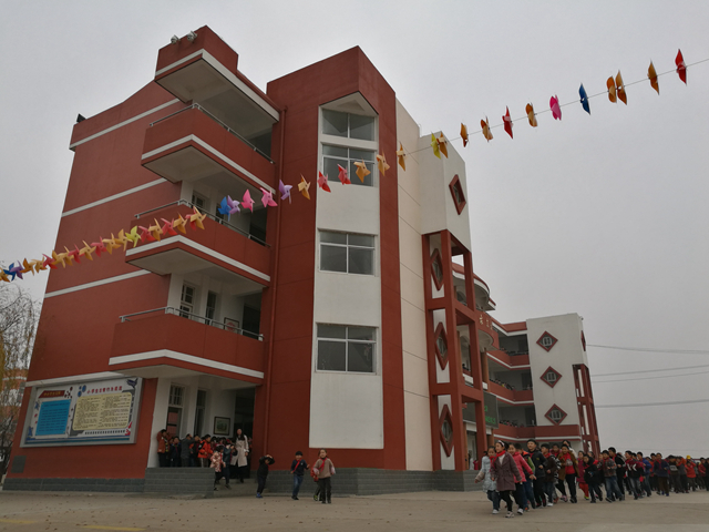 珍爱生命 防患未然——马站小学举行防震疏散演练