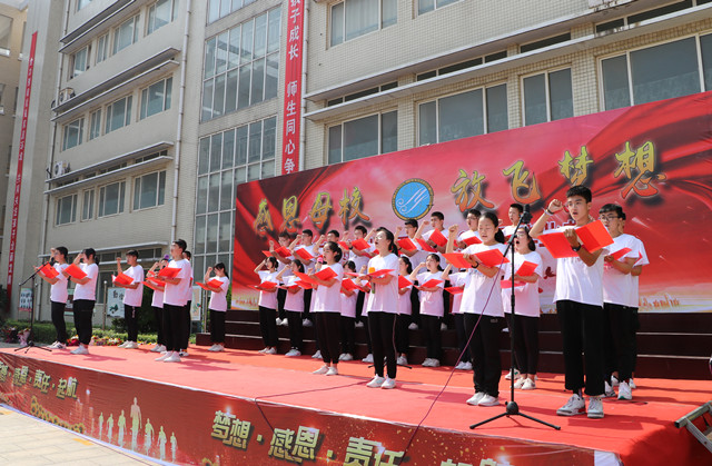 连云港市赣榆外国语学校隆重举行2019届毕业典礼