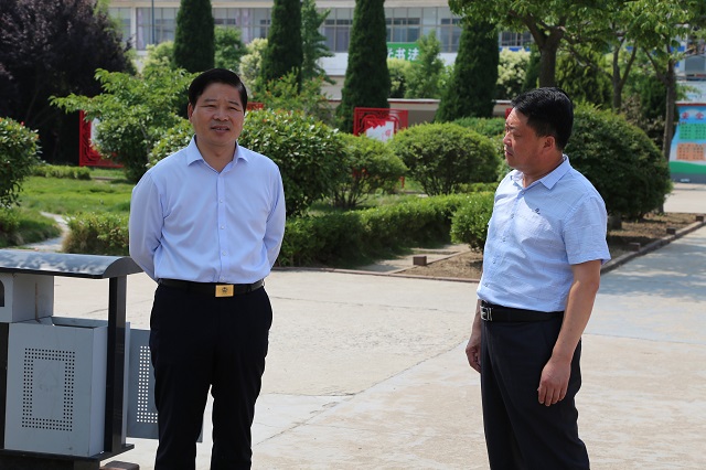 区委常委赣榆经济开发区党工委书记宋庄镇党委书记许思