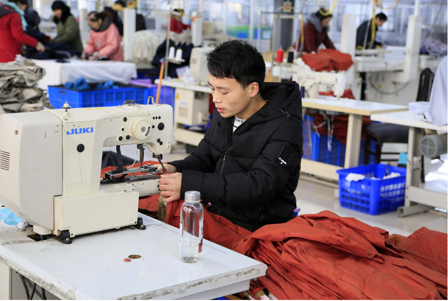 人社局:男缝纫工受青睐
