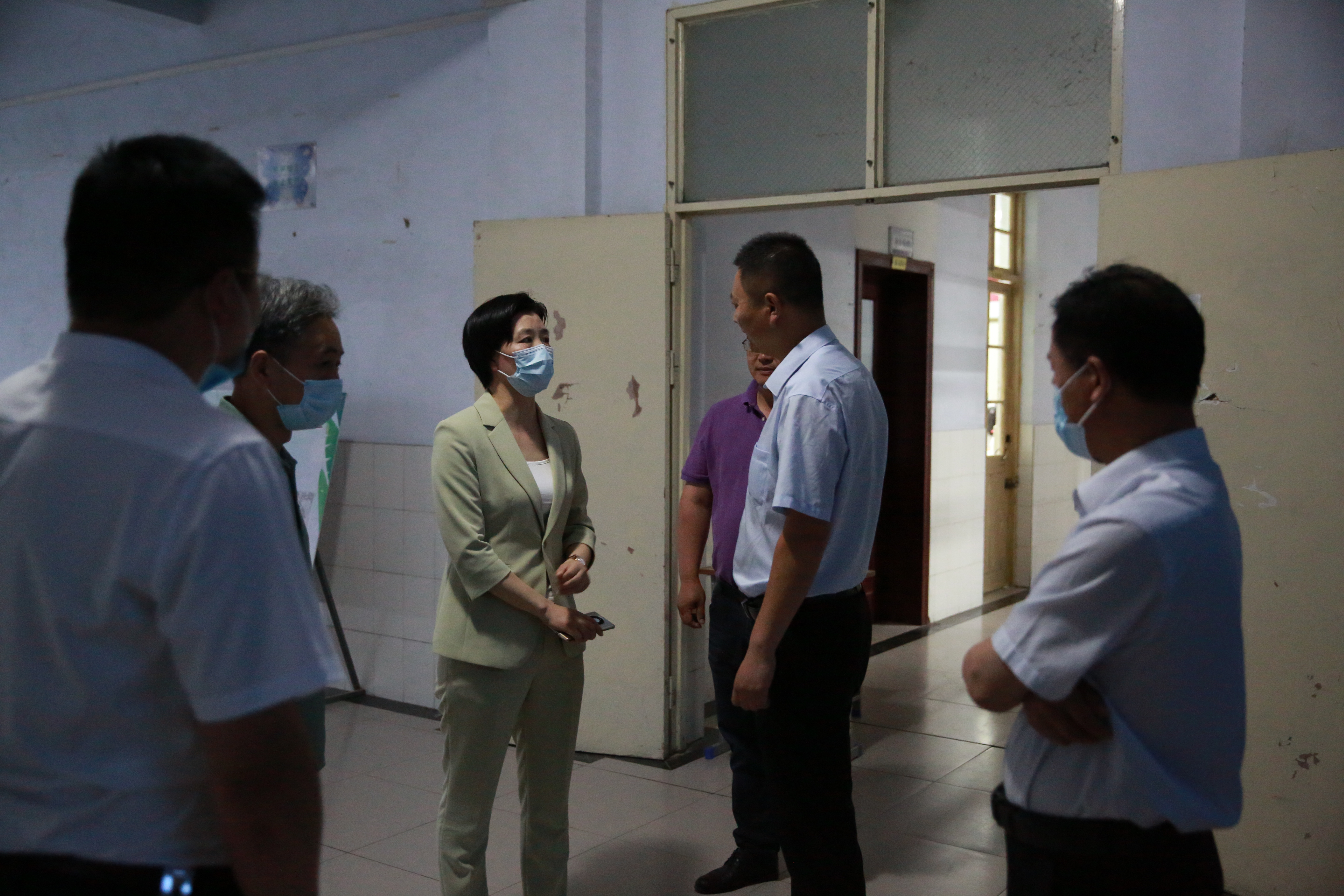 赣榆中专局长居潘娣到我校看望中考考生