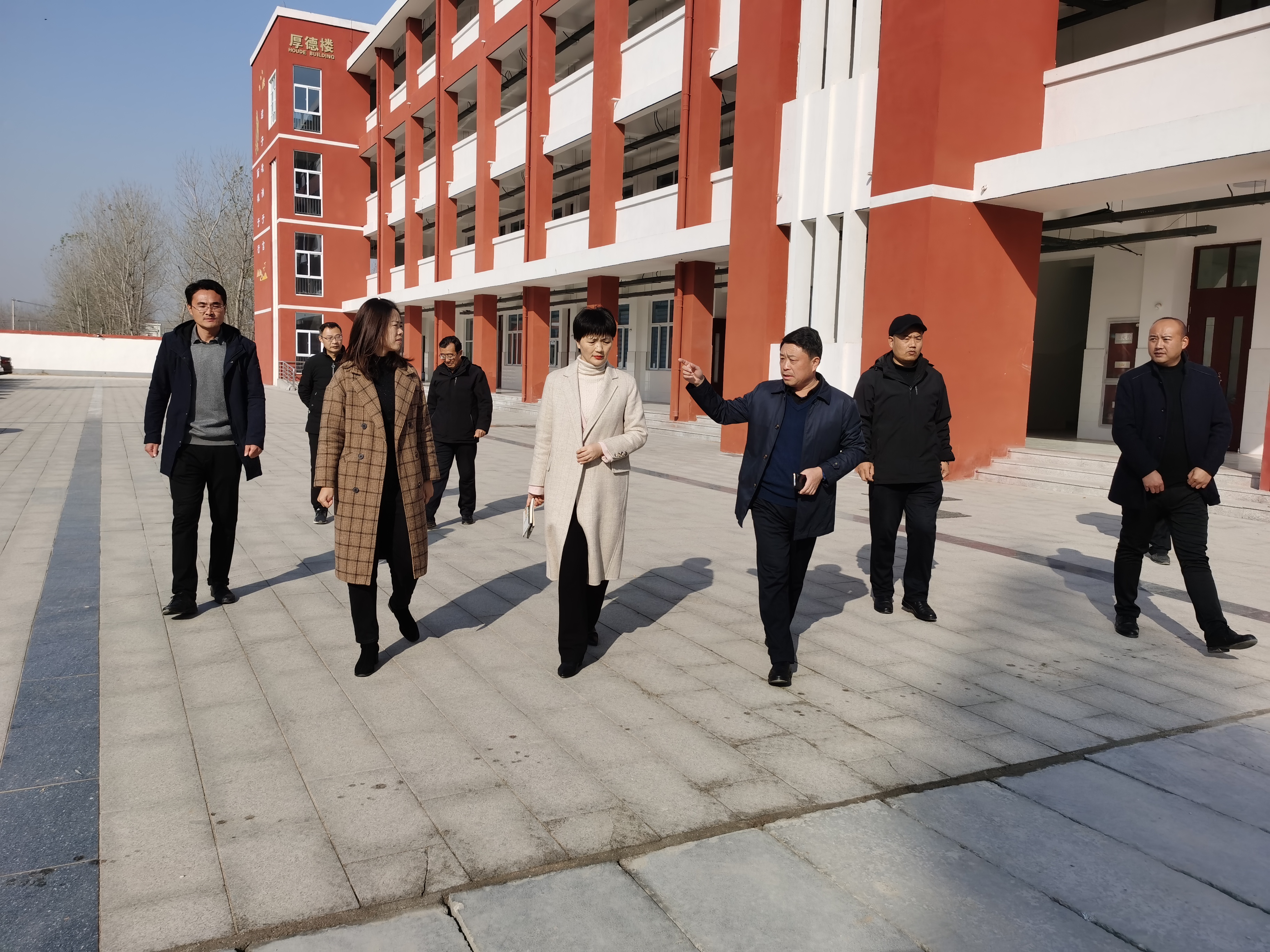 局长居潘娣莅临龙河小学调研指导工作 - 赣榆教育在线