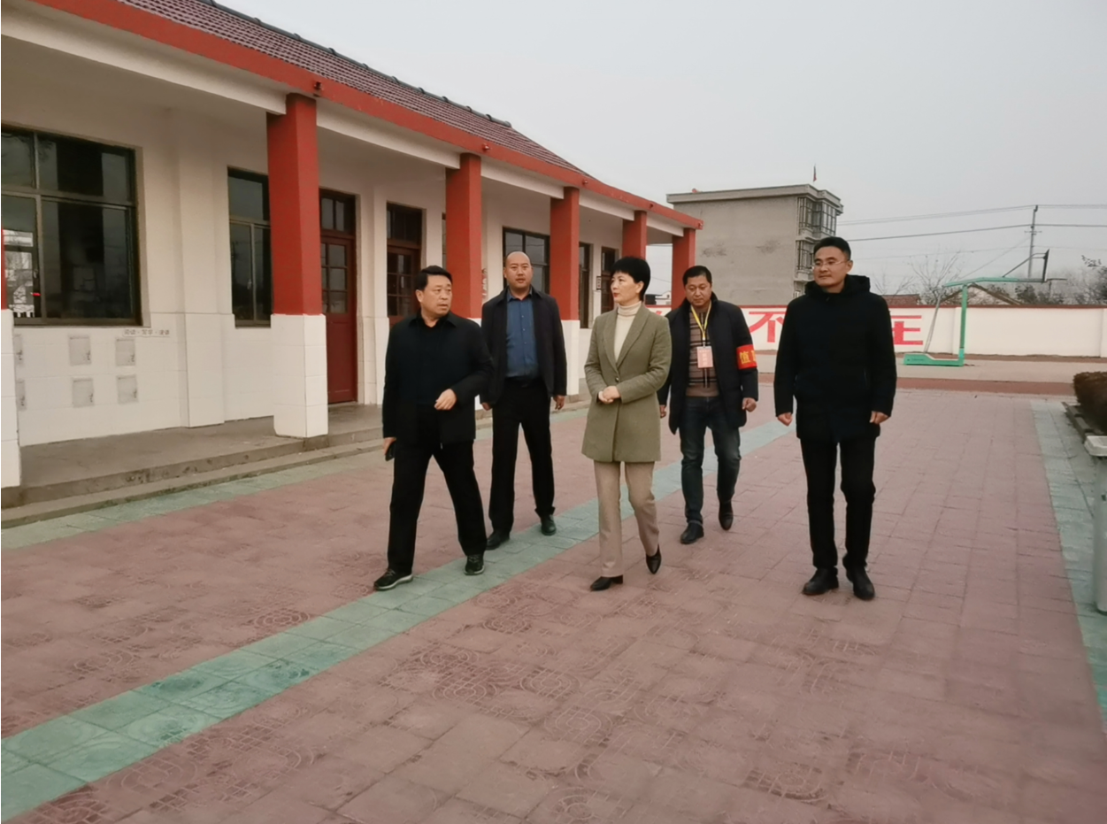 局长居潘娣调研龙河小学村小工作 - 赣榆教育在线