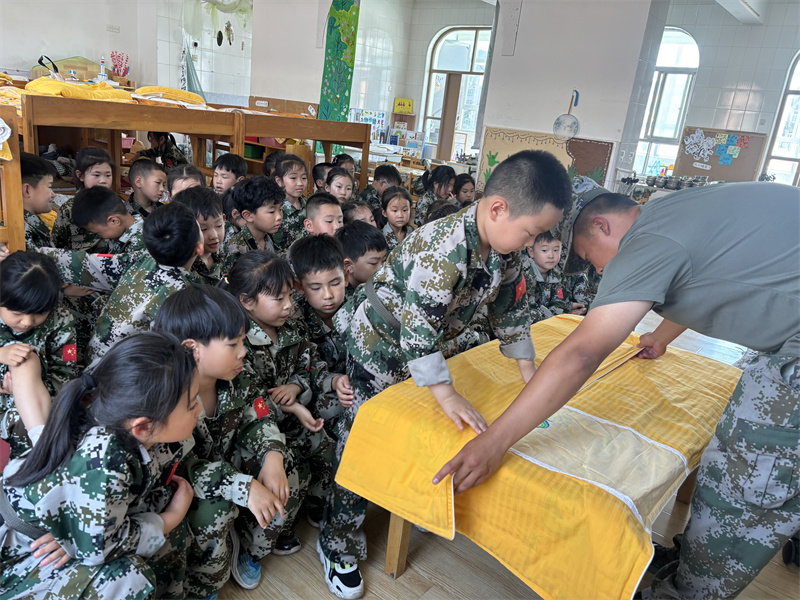 军旅初体验 萌娃励成长——赣榆实验幼儿园开展军事体验活动