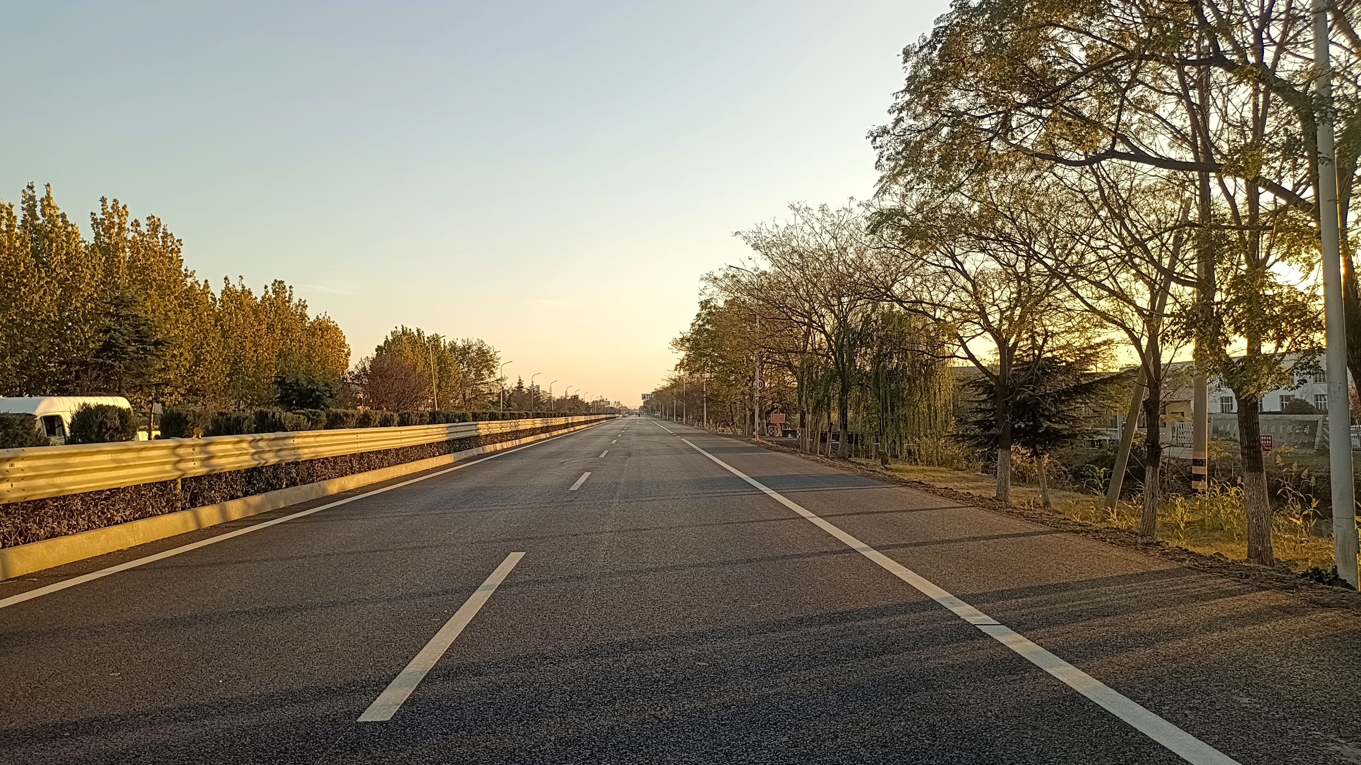 204国道上行段路面主体工程2.jpg