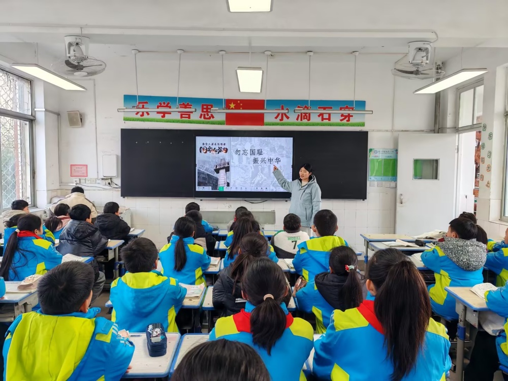 主题班会4_副本.jpg