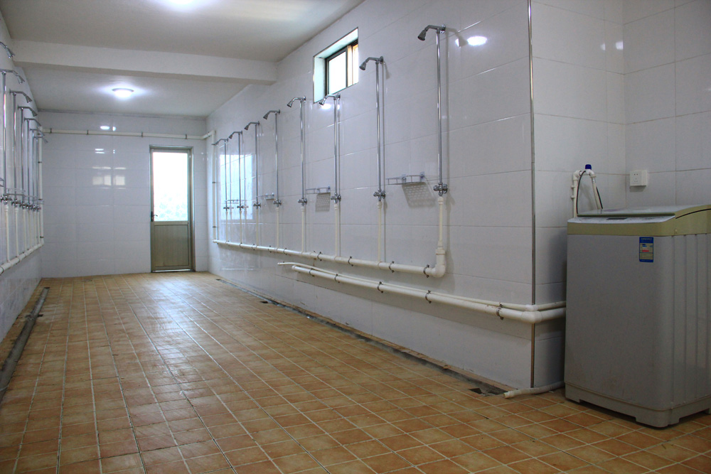 学党史 办实事|夹山中学新建学生浴室解决寄宿生洗澡难题