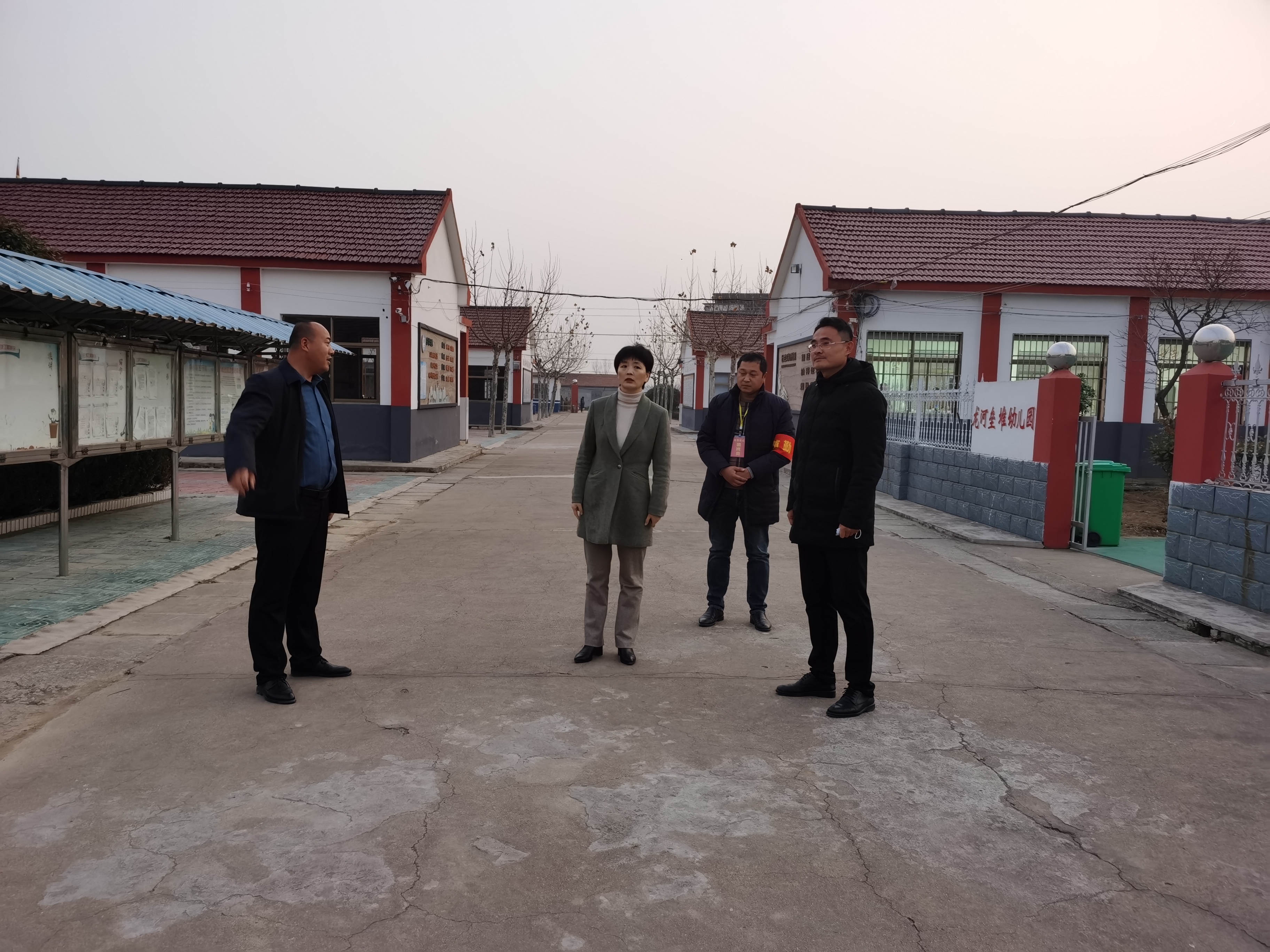 局长居潘娣调研龙河小学村小工作 - 赣榆教育在线