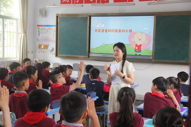 沙河小学:承办区小学班主任名师工作室送教到校暨"联盟共建"研讨活动