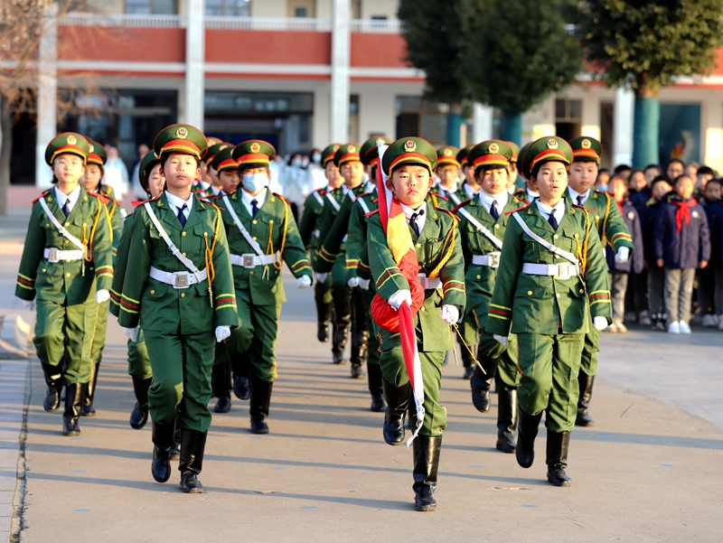 黄海路小学举行纪念澳门回归升旗仪式