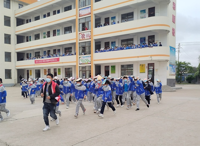 赣榆初级中学减轻灾害风险守护美好家园