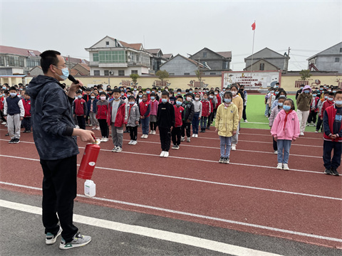 九里小学开展消防演练筑牢安全防线