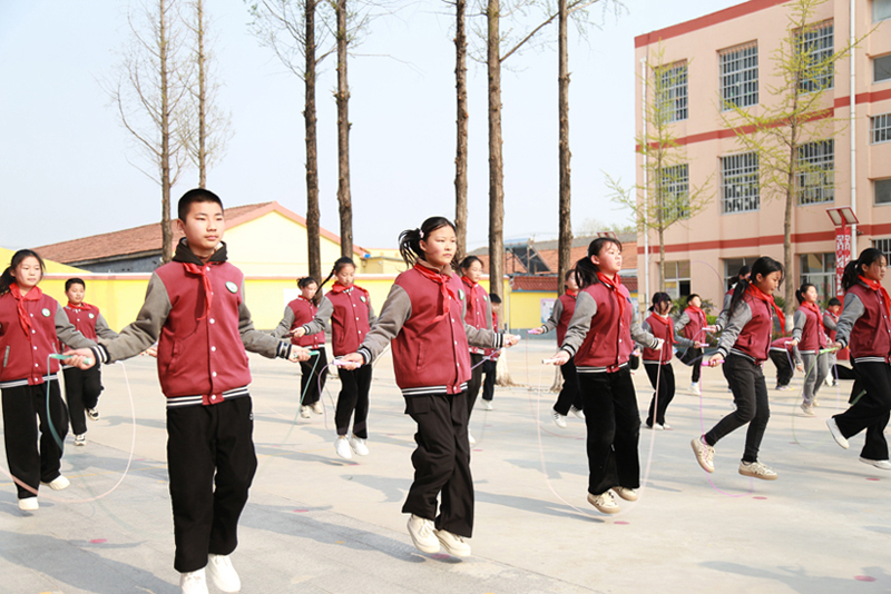 大岭小学举行悦跳悦健康绳动绳精彩花样跳绳活动