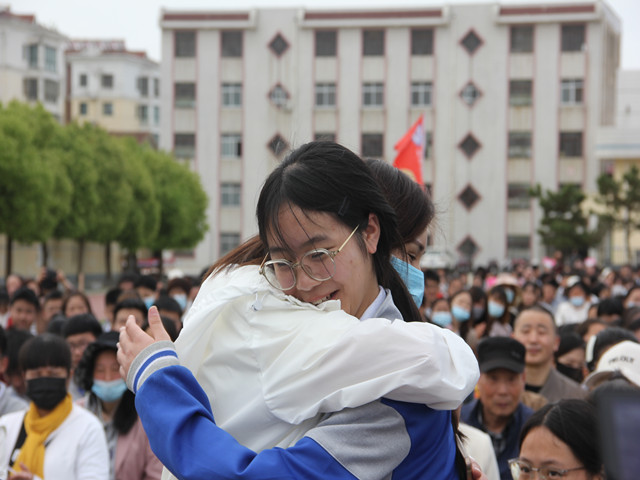 全区十四岁青春仪式示范观摩活动在赣榆初级中学举行
