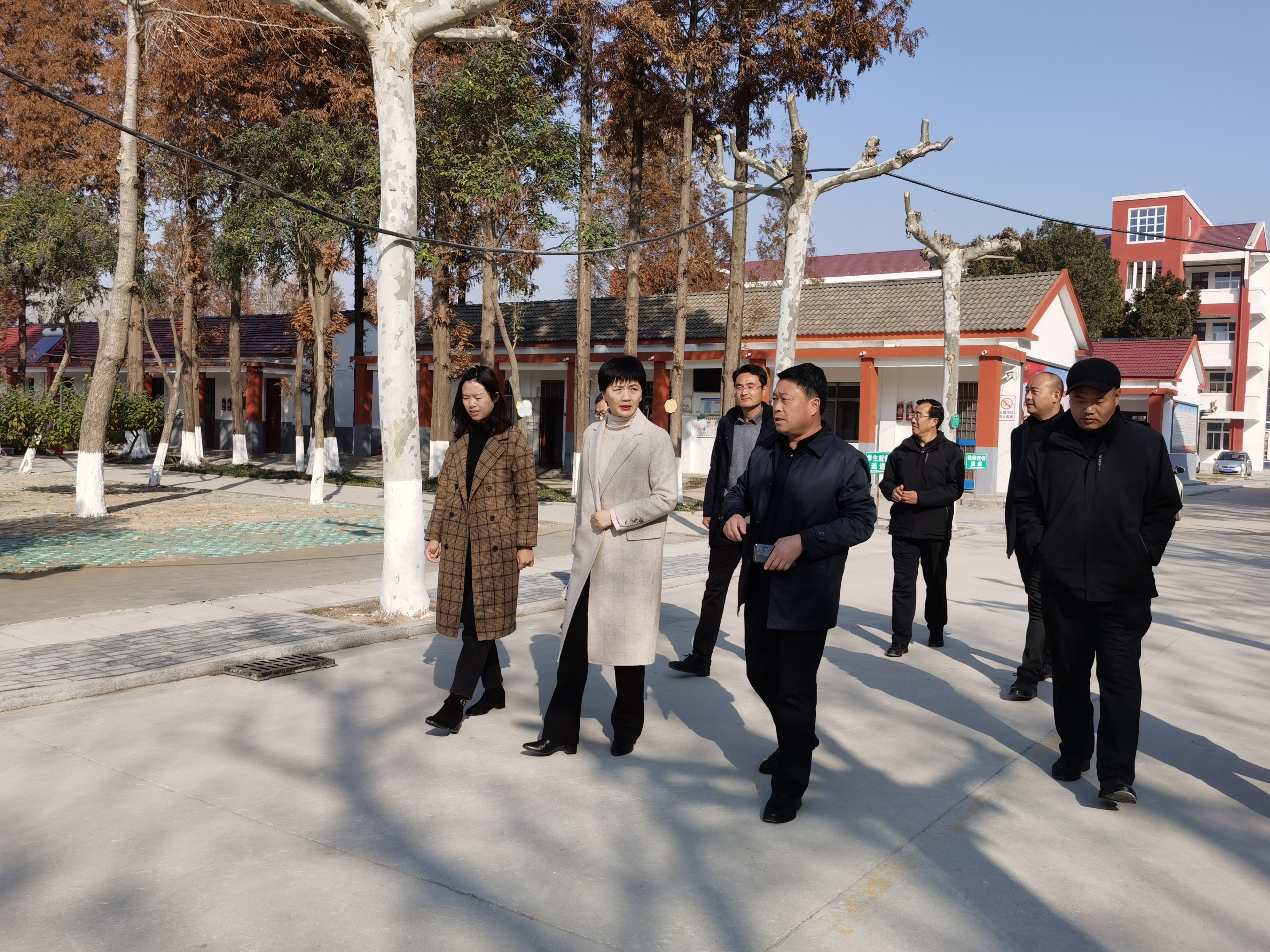 局长居潘娣莅临龙河小学调研指导工作 - 赣榆教育在线