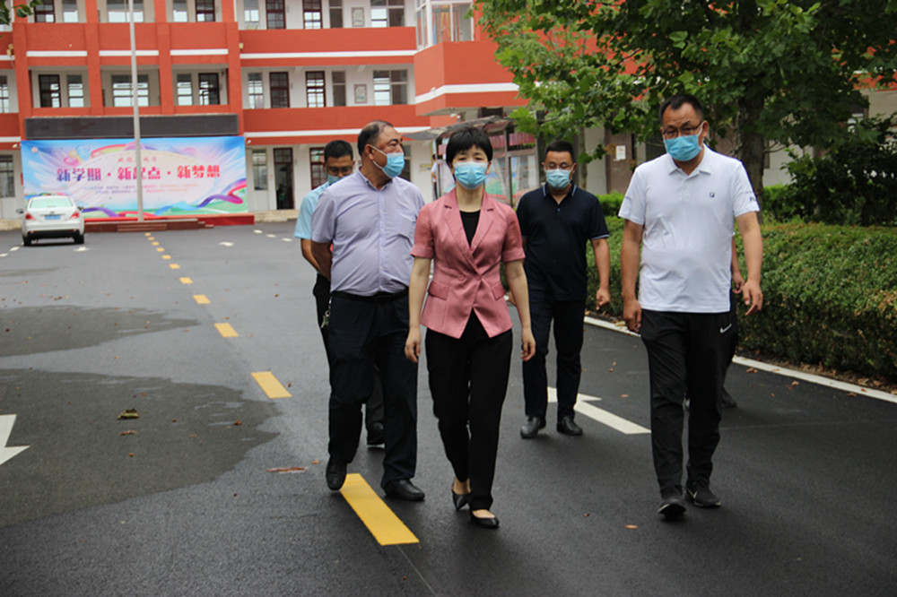 局长居潘娣调研指导学校疫情防控工作 - 赣榆教育在线