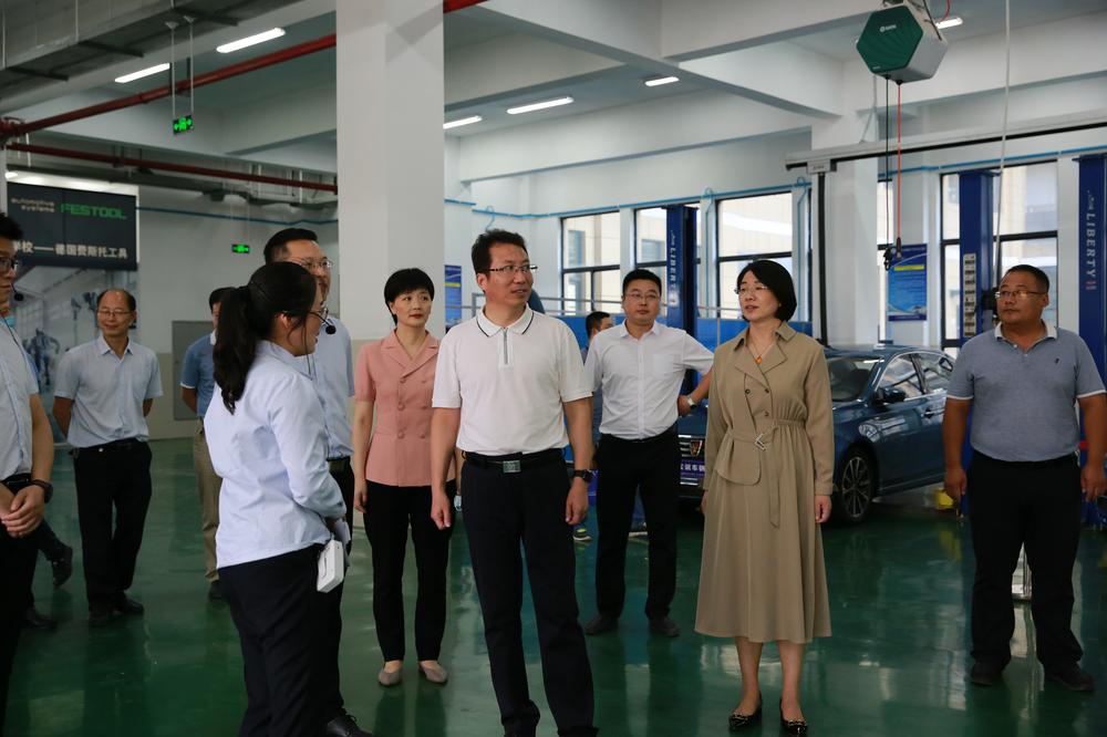 中专校区委书记吕洁莅临赣榆中专开展教师节慰问活动