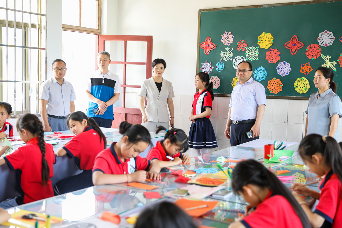 省评估院在赣榆区徐山小学调研2.jpg