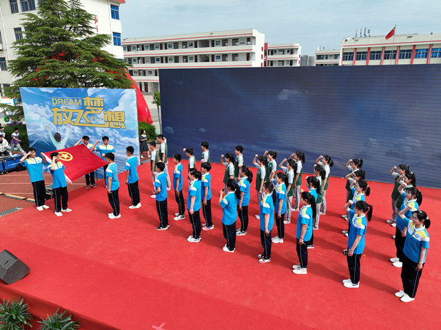 全区十四岁青春仪式示范观摩活动在赣榆初级中学举行