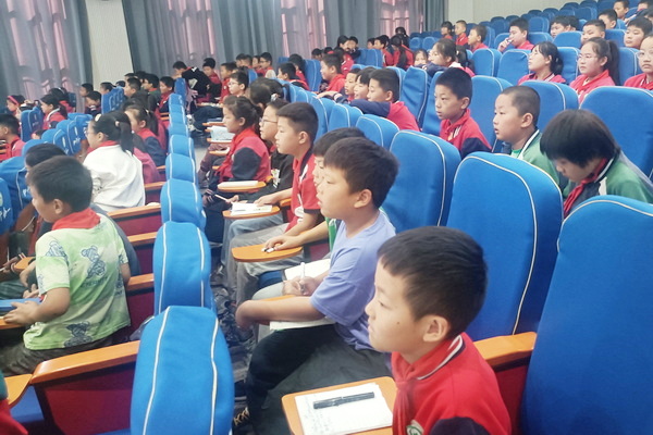 徐山小学德育教育新课堂爱国影片来助力