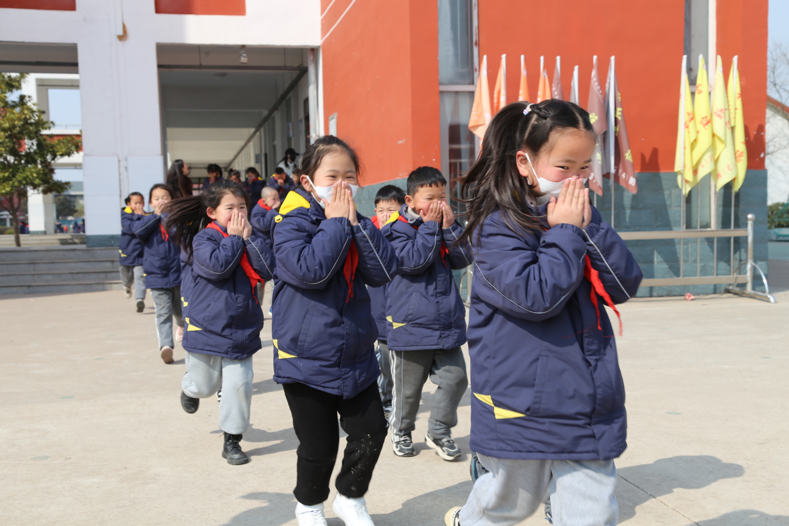宋庄小学举行消防应急疏散培训和演练活动