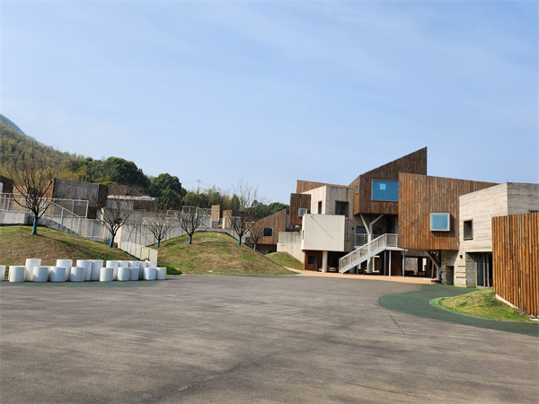 区教育局组织园长骨干教师赴浙江考察安吉游戏