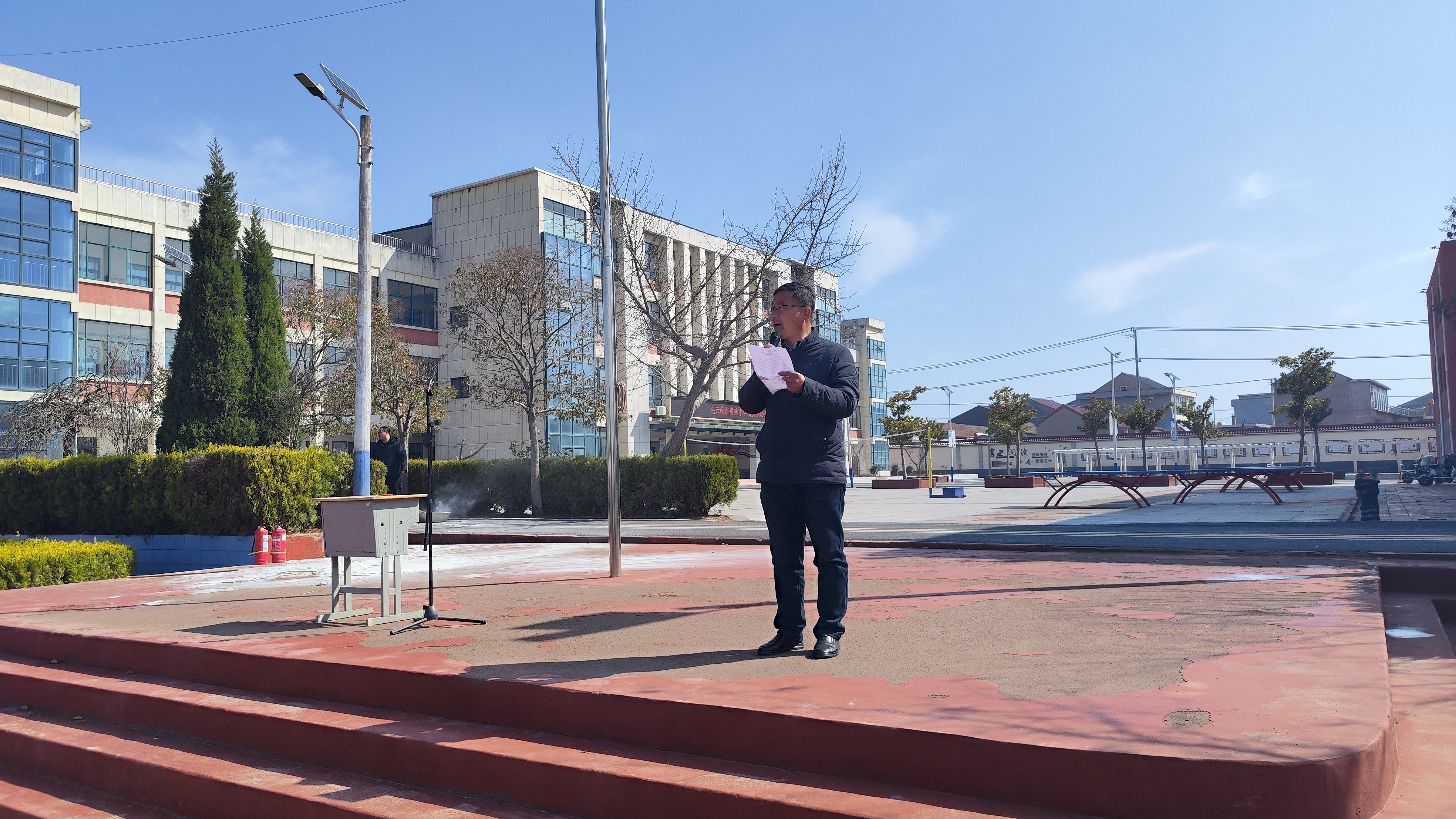以演筑防安全同行黑林中学开展校园防火应急疏散演练活动