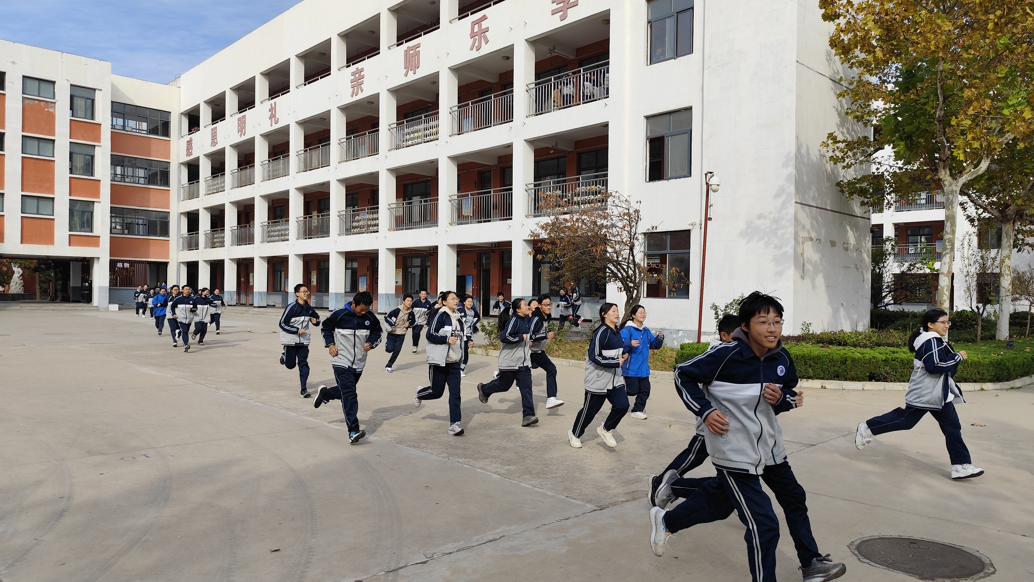 柘汪中学开展防震减灾疏散演练活动