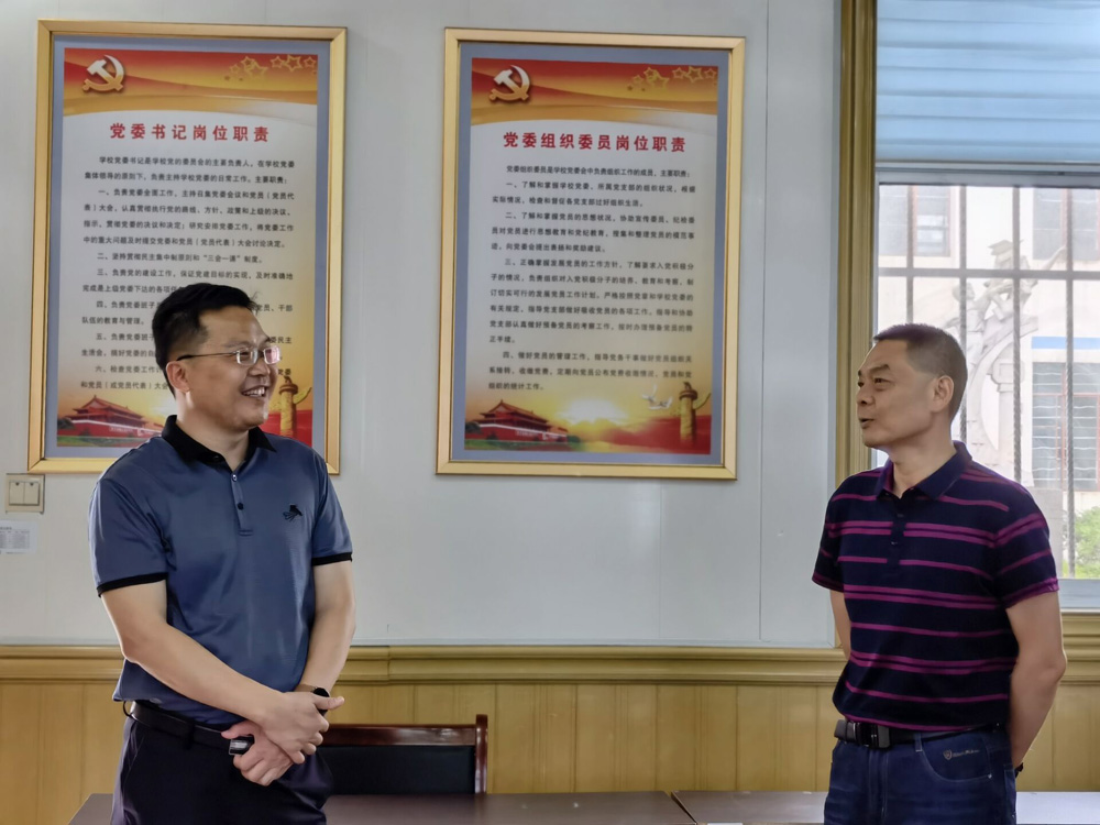 班庄镇党委政府看望慰问夹山中学中考教师