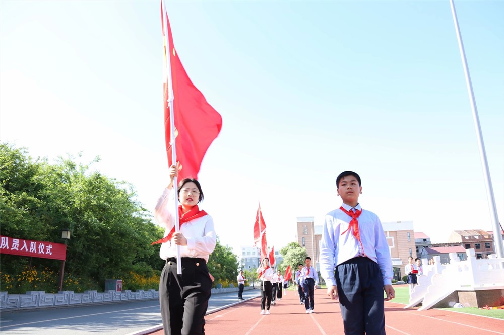 塔山小学举行"百年礼赞,童心向党"新队员入队仪式