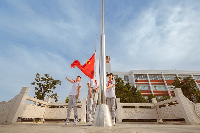 黄海路小学举行童心喜迎二十大逐梦成长向未来十岁成长仪式