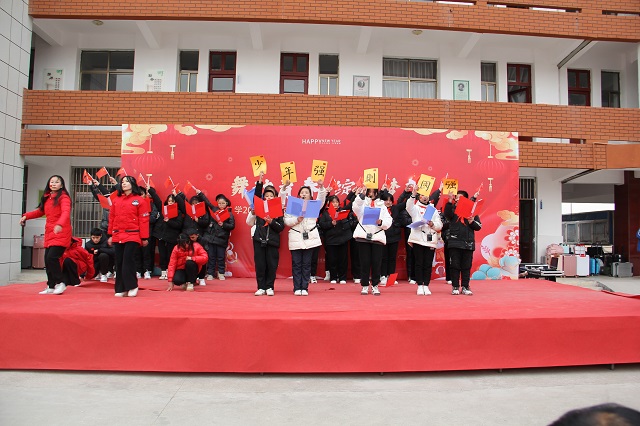 城西中学舞动青春绽放梦想