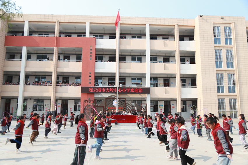 大岭小学举行悦跳悦健康绳动绳精彩花样跳绳活动