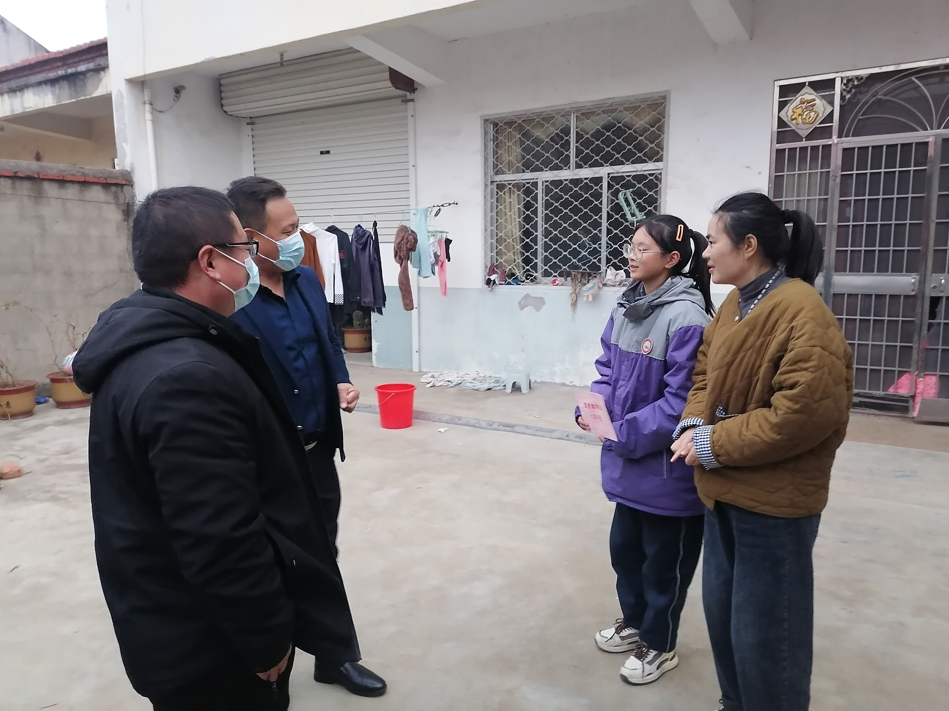 赣榆区教育局关工委副主任宋继玺,金山镇关工委副主任李家玉等参加了