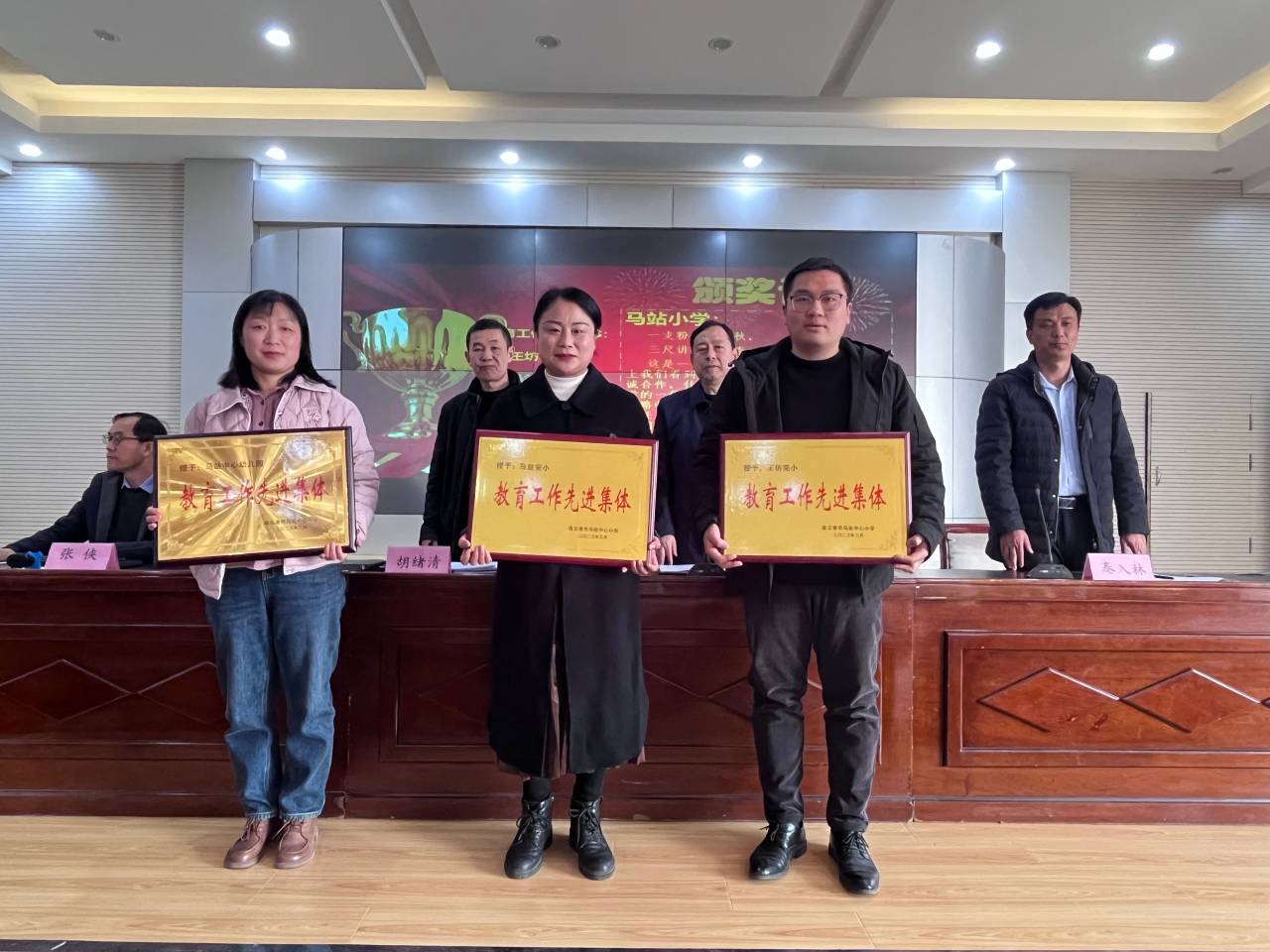 新学年将进一步完善思路,强化措施,压实任务,提高教师课堂教学质量,聚